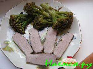 Диетическая телятина с блокколи в рукаве