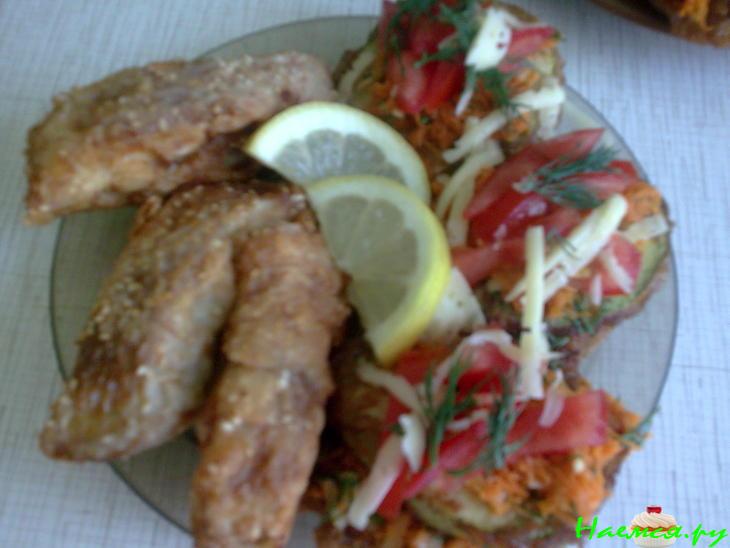 Тилапия жареная с кунжутом и овощами