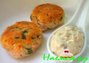 Очень быстрые и вкусные лососевые котлетки с соусом из хрена