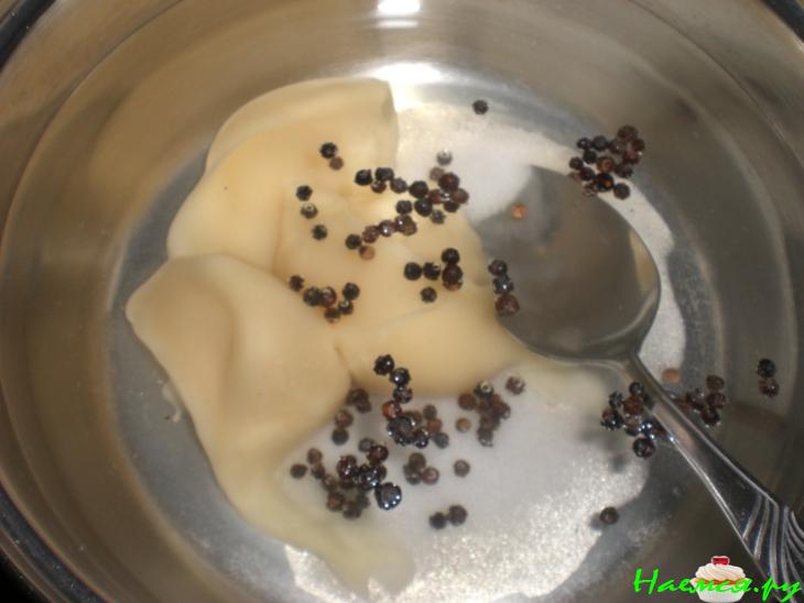 Говяжья пастрома с мёдом, паприкой и соевым соусом