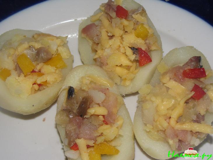 Картофель фаршированный в беконе