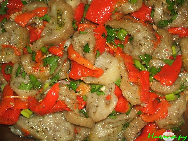 Салат с печённых баклажан и болгарского перца