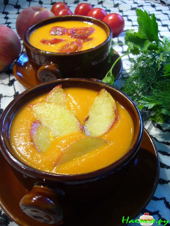 Суп из паприки с персиками