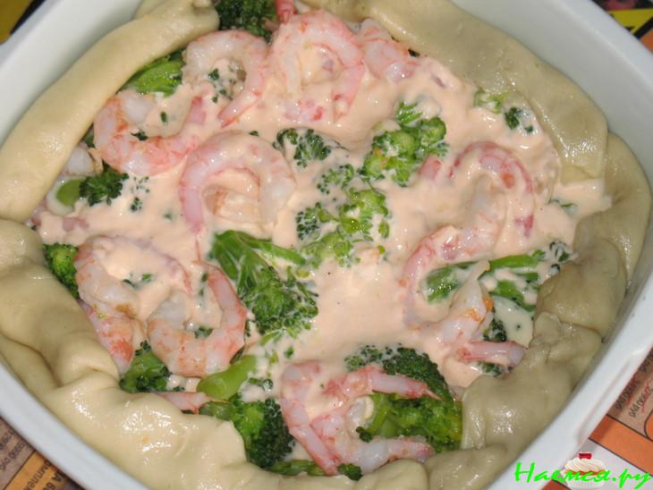 Пирог с креветками и брокколи