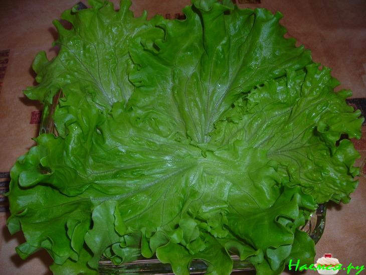 Салат с кальмарами, сыром и кукурузой