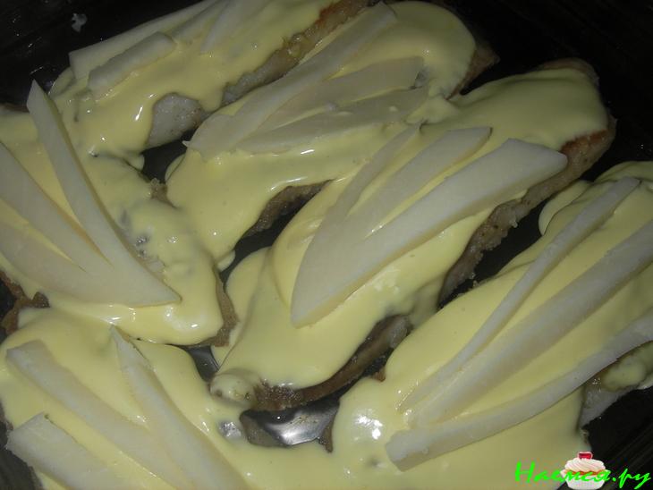 Тилапия под шафрановым соусом с моцареллой Тилапия под шафрановым соусом с моцареллой