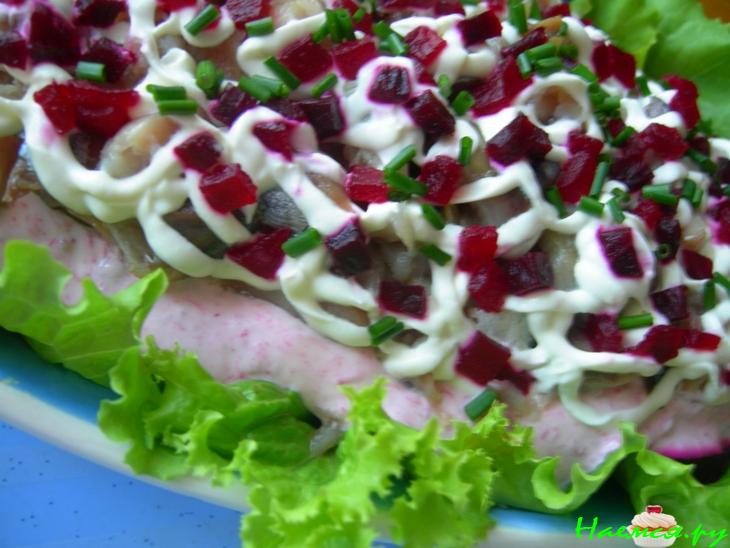 Салат из копченой скумбрии с овощами Салат из копченой скумбрии с овощами