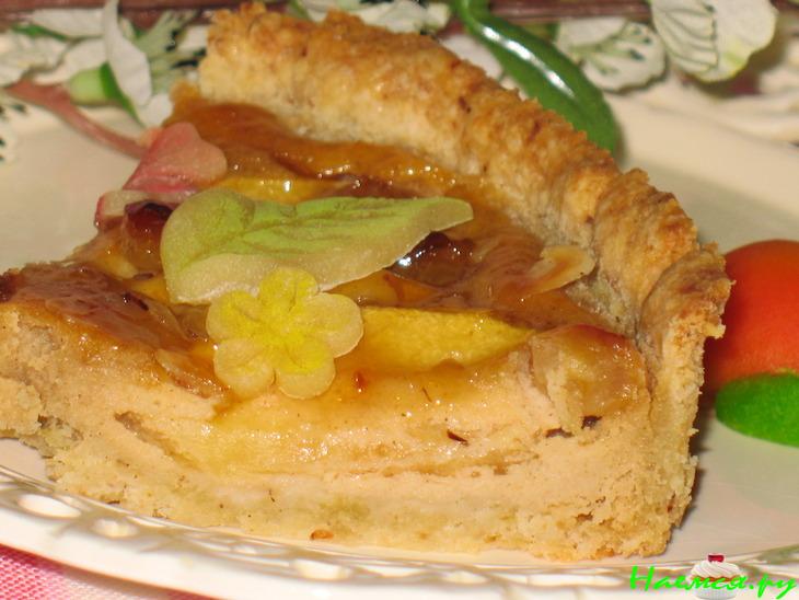 Айвовый пирог с марципаном