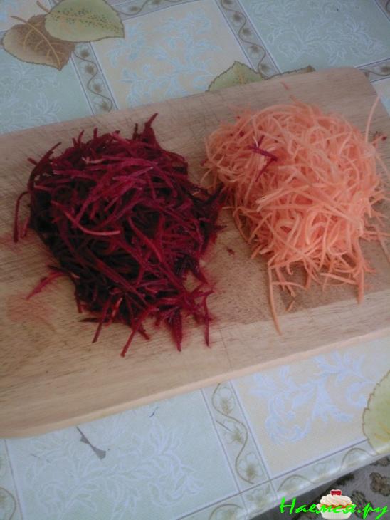 Салат из рисовой лапши с овощами и сердечками