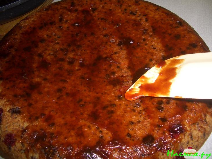 Кофейный пирог с клюквой и шоколадом