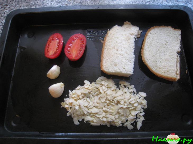 Запеченные креветки с соусом ромеско