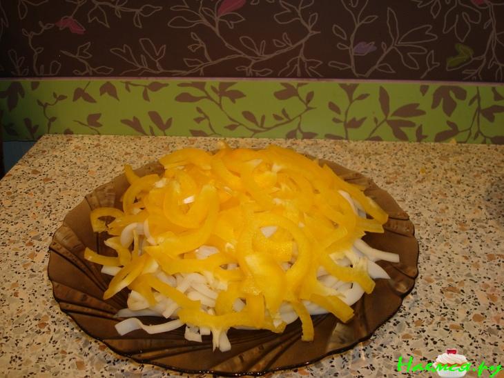 Салат из кальмаров со сладким перцем