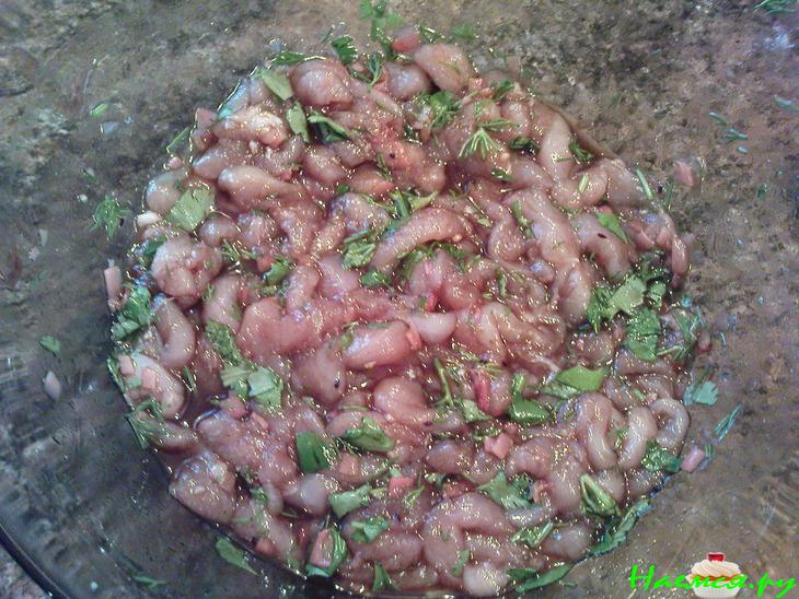 Черная паста с белым соусом