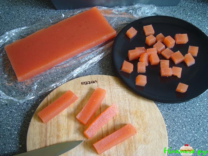 Моцарелла с креветками и желе из помидоров