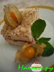 Мильфёй с творожно–инжирным кремом и сливами в сиропе