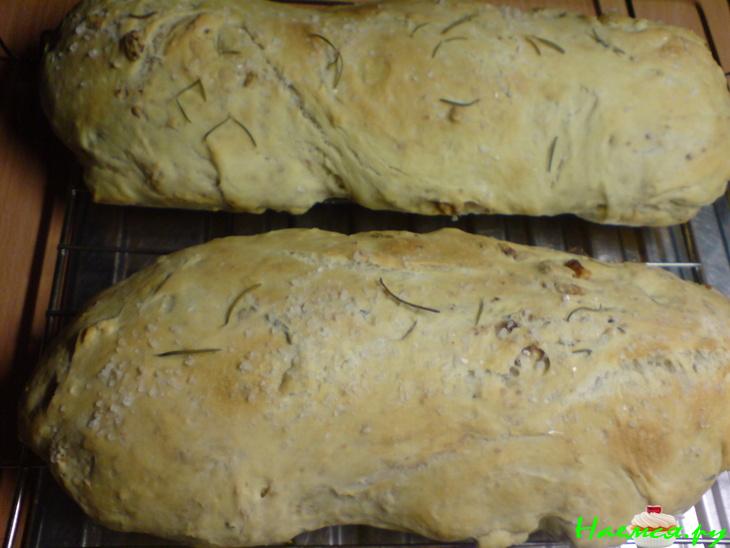 Фокачча с грецкими орехами и розмарином