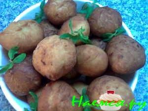 Творожные пончики с вишней