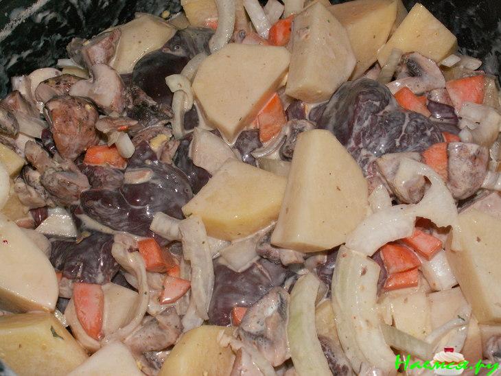 Горшочек с печенью и грибами