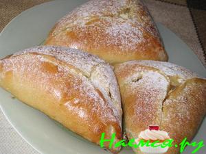 Пирожки с творогом и ананасом