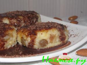 Десертные рисовые котлетки с шоколадным соусом