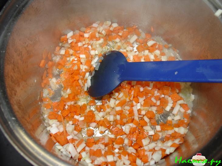 Чечевичный суп со свиной ножкой