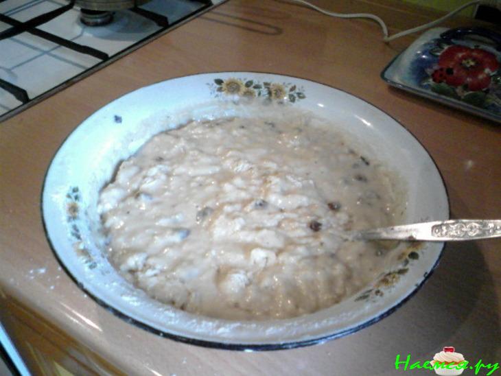 Булочки из дрожжевого теста с изюмом