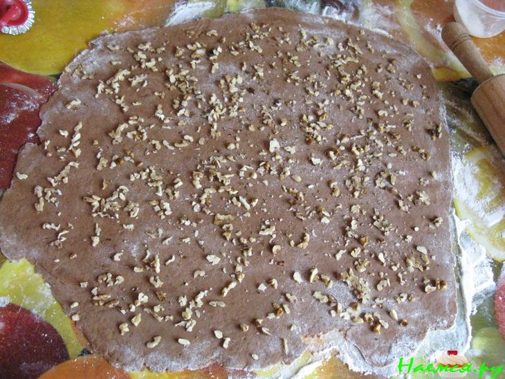 Шоколадное печенье с орехами, кунжутом и шоколадом