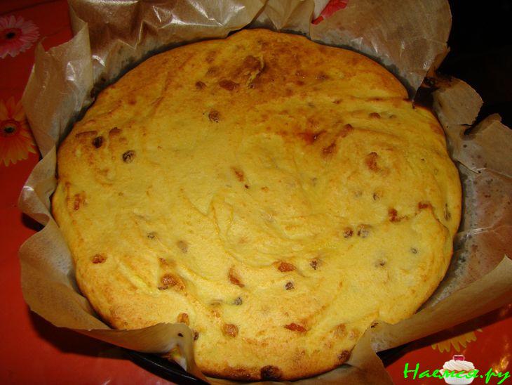 Творожная запеканка с курагой и изюмом