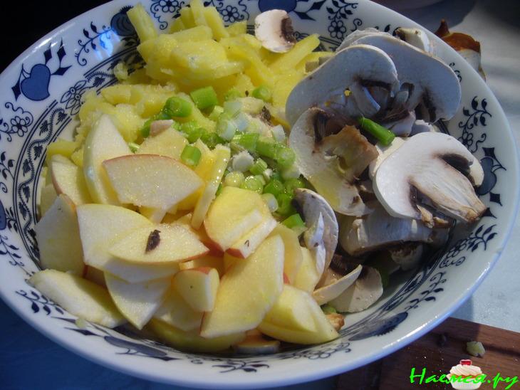 Картофельный салат с шампиньонами и ветчиной