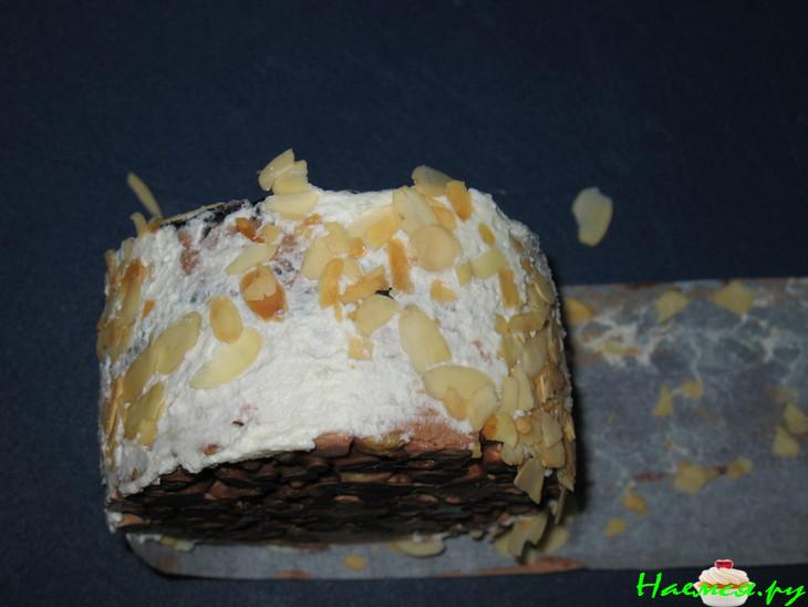 Пирожные с вишней и шоколадом