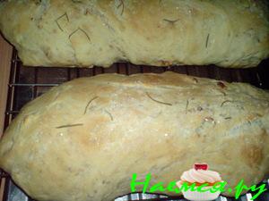 Фокачча с грецкими орехами и розмарином