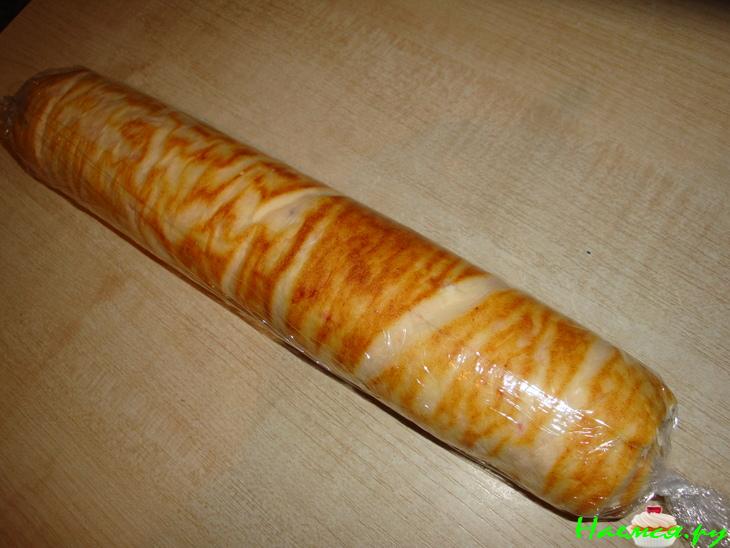 Закусочный рулет с копченой лососью и маскарпоне