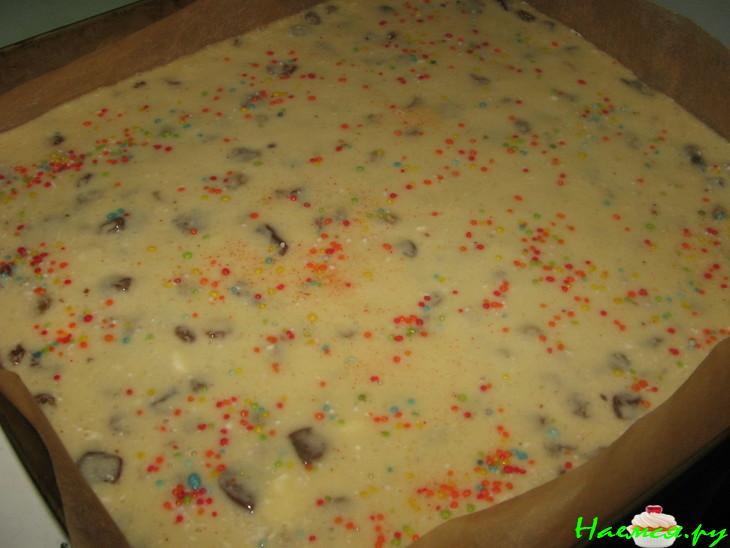 Печенье с изюмом и кусочками шоколадных конфет