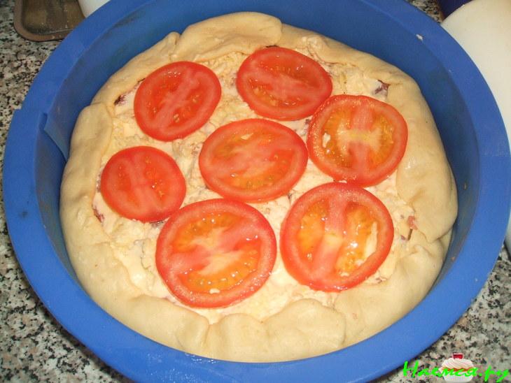 Мясной пирог с грибами и сыром