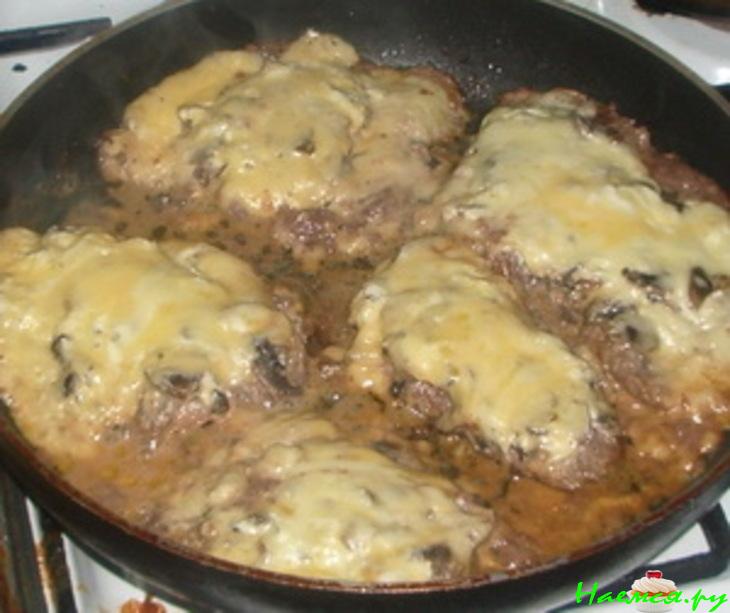 Мясо не по-французски с шампиньонами и сыром Мясо не по-французски с шампиньонами и сыром