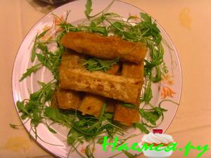 Хрустящие трубочки с птицей и с луком-пореем