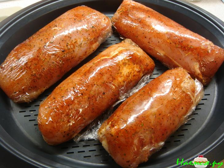 Куриная грудка, фаршированная свити и курагой, приготовленная на пару