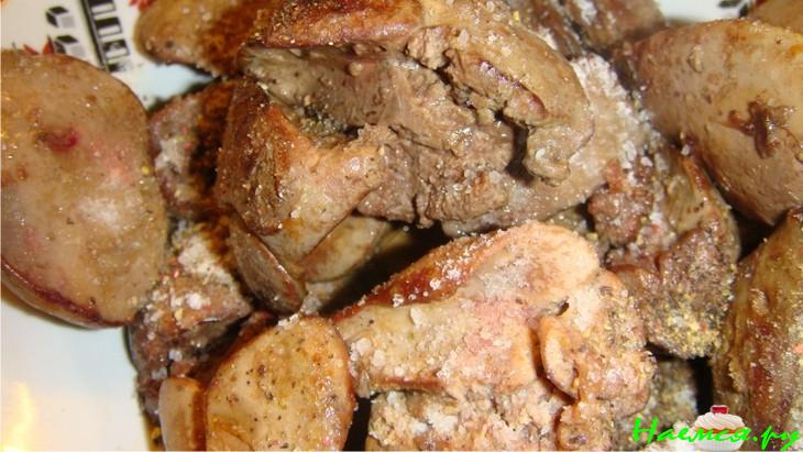 Свиной окорок с куриной печёнкой и вишней
