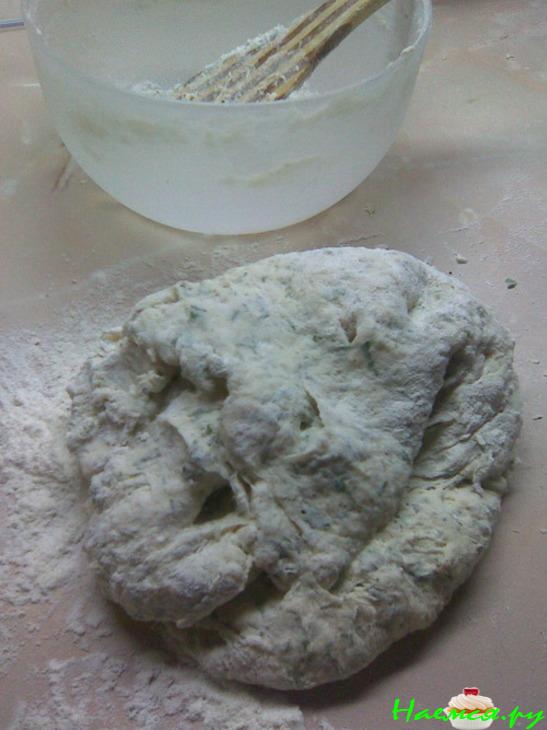 Фокачча с пряными травами и пицца по-русски из того же теста  