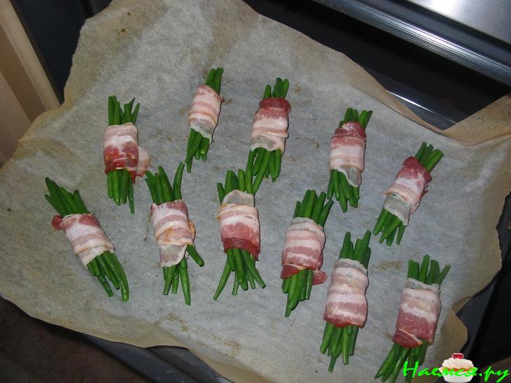 Закуска из стручковой фасоли в беконе 