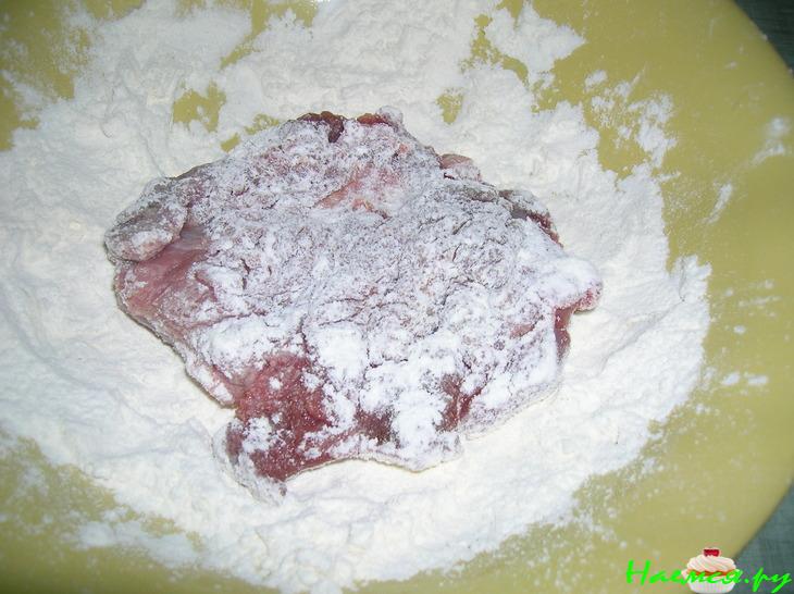 Индейка по-чешски с зеленым горошком