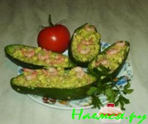 Авокадо с креветками и кедровыми орешками Авокадо с креветками и кедровыми орешками