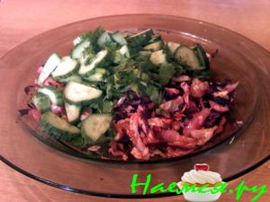 Салат свекольный с молодой капустой