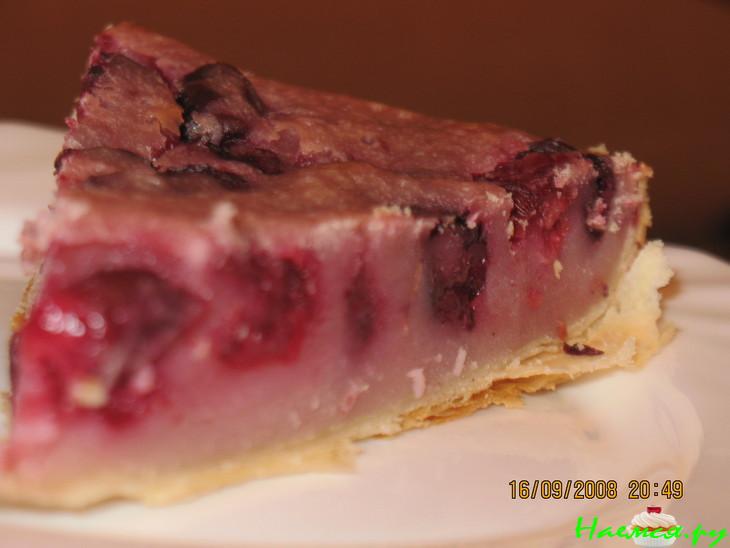 Творожно-йогуртовый пирог с вишней