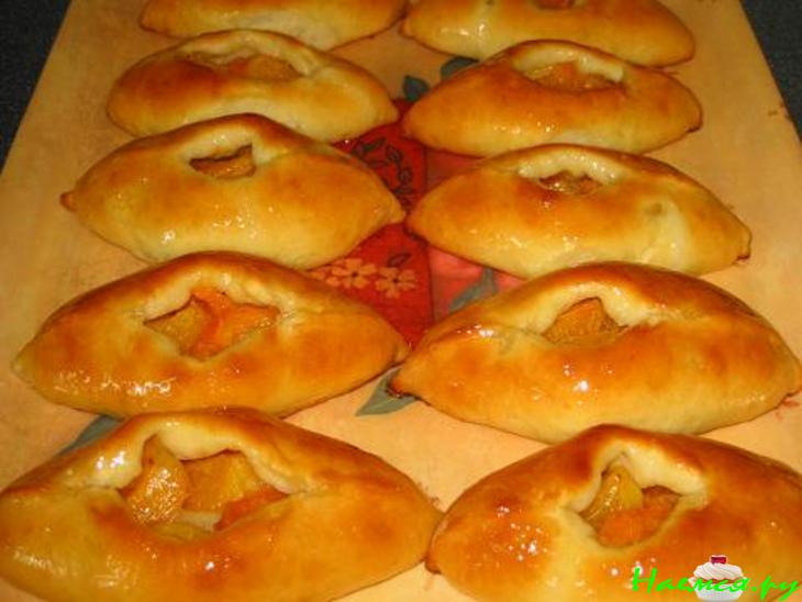 Открытые пирожки с абрикосами