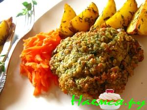 Куриные бёдра под корочкой из хлебных крошек, зелени и сыра