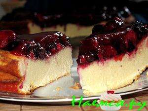 Творожный пирог с красными ягодами