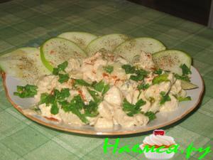 Курочка с яблоками