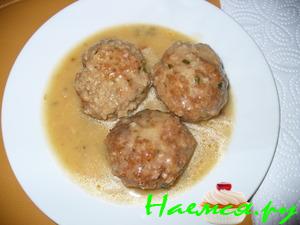 Котлеты с овсяными хлопьями в грибном соусе