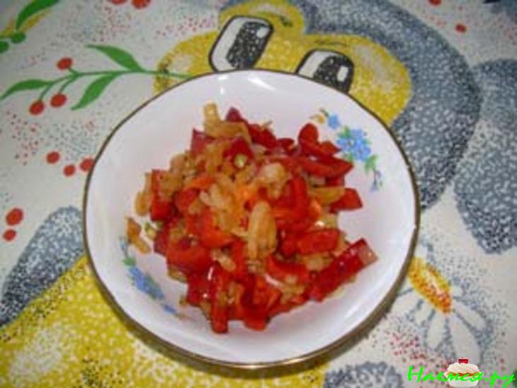 Куриная печень с овощами